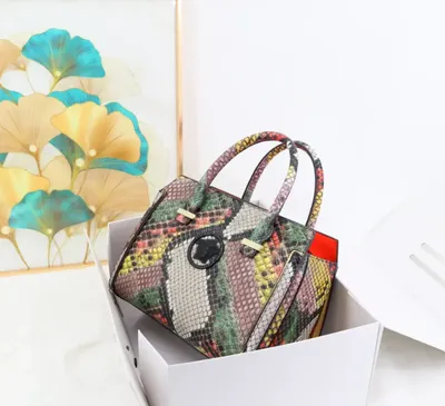 LARGE CAPACITY FEMALE BAG 