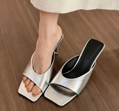 LUNA SQUARE HEELS