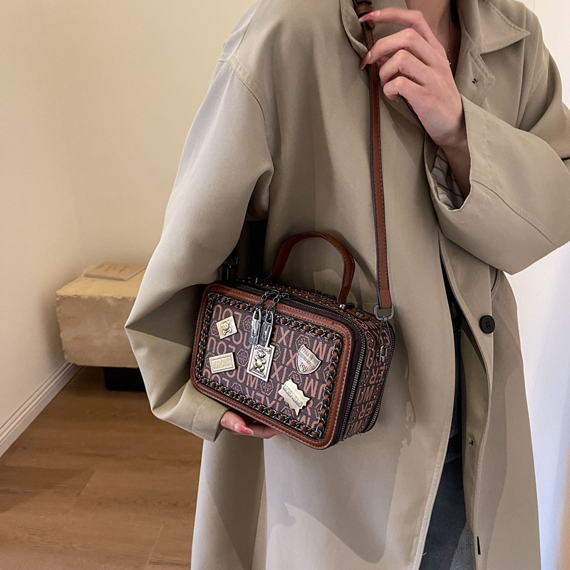 High-End Retro Chic Handbag