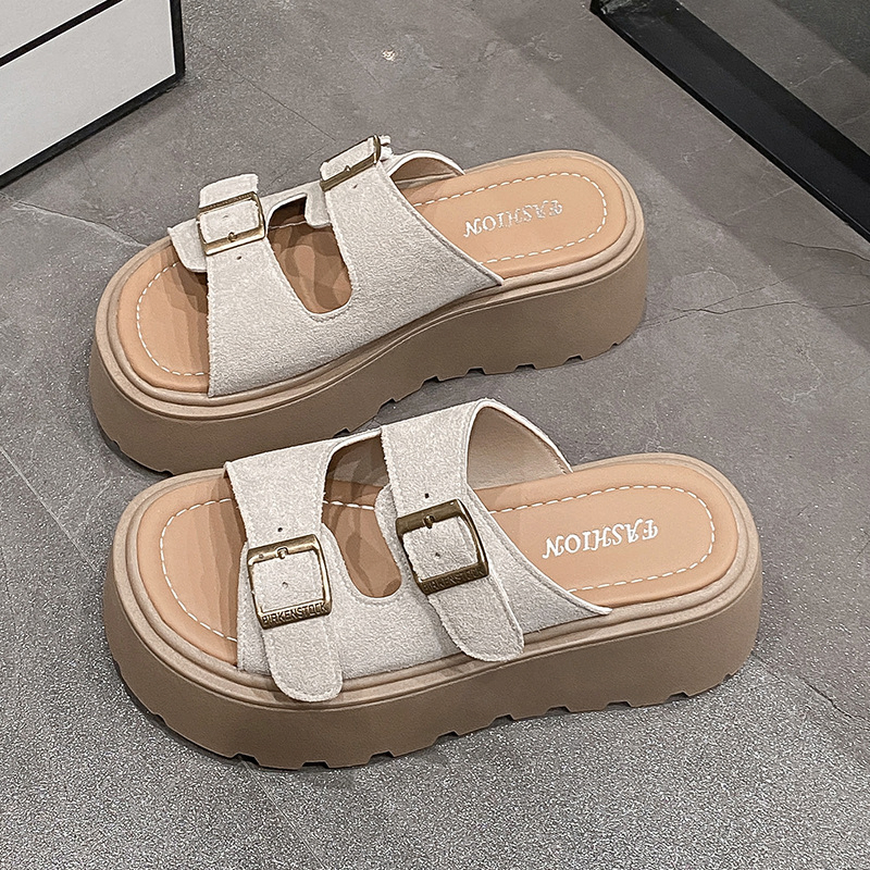 Fashionable and Versatile Slippers