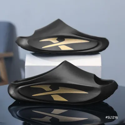 Plush Stride Men’s Slippers