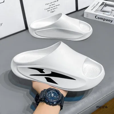 Plush Stride Men’s Slippers