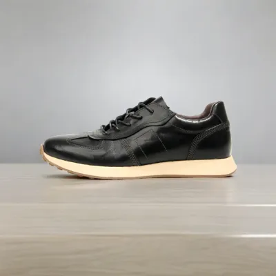 CRIMSON BLACK SNEAKER