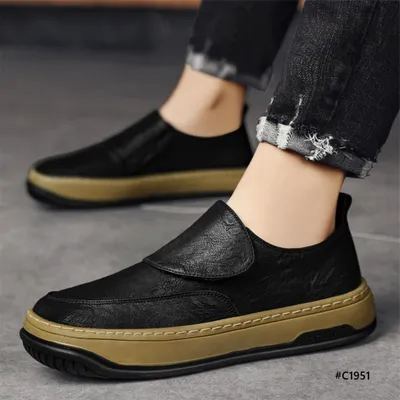 Light Path casual shoes