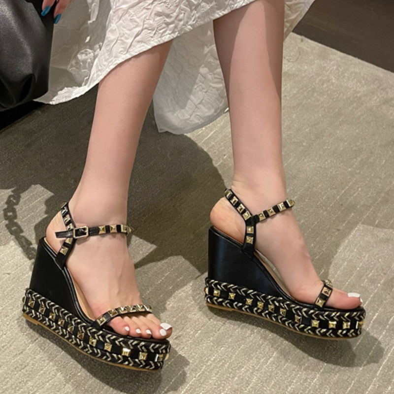 RIVIERA STUD WEDGES US1018-64B