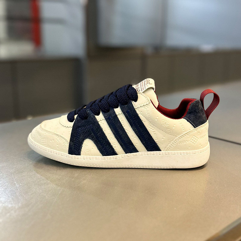 VERSATILE STYLISH COMFORTABLE SNEAKERS GB-K800