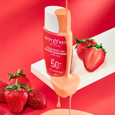 Dot & Key Strawberry Dew Tinted Sunscreen SPF 50+ PA++++ 02 Warm Ivory 50 ml	
