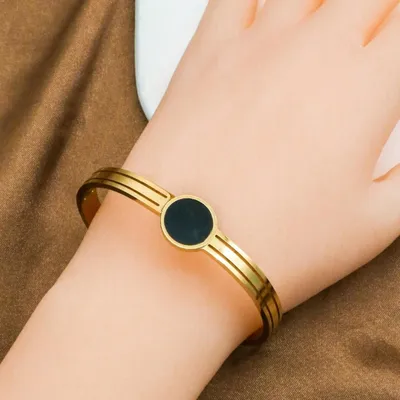 Stainless Steel Circle Black Shell Bracelet