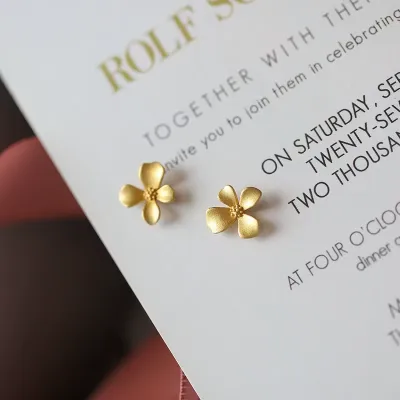 Retro Golden Flower Stud Earrings 