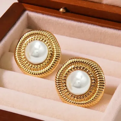Charming Round Pearl Stud Earrings