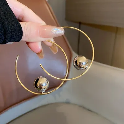 Big C-Shaped Round Hoop Earrings 