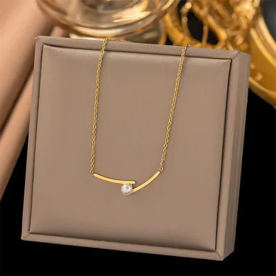 18k Gold Intersecting Shape Pearl Necklace