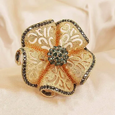 Big Hollow Flower Zircon Finger Ring