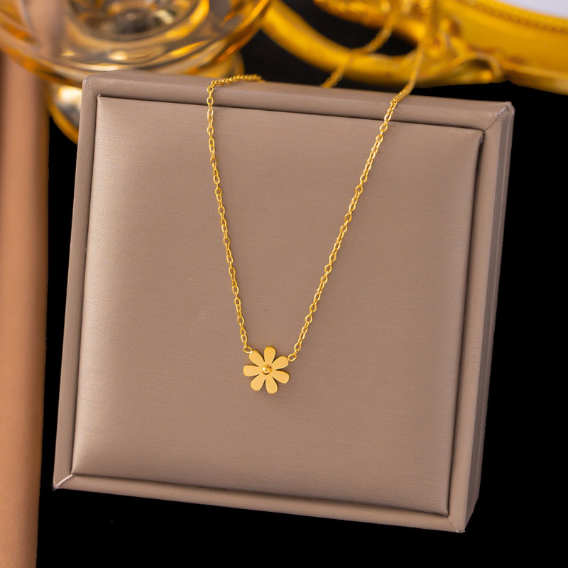Gold Plated Daisy Pendant Necklace