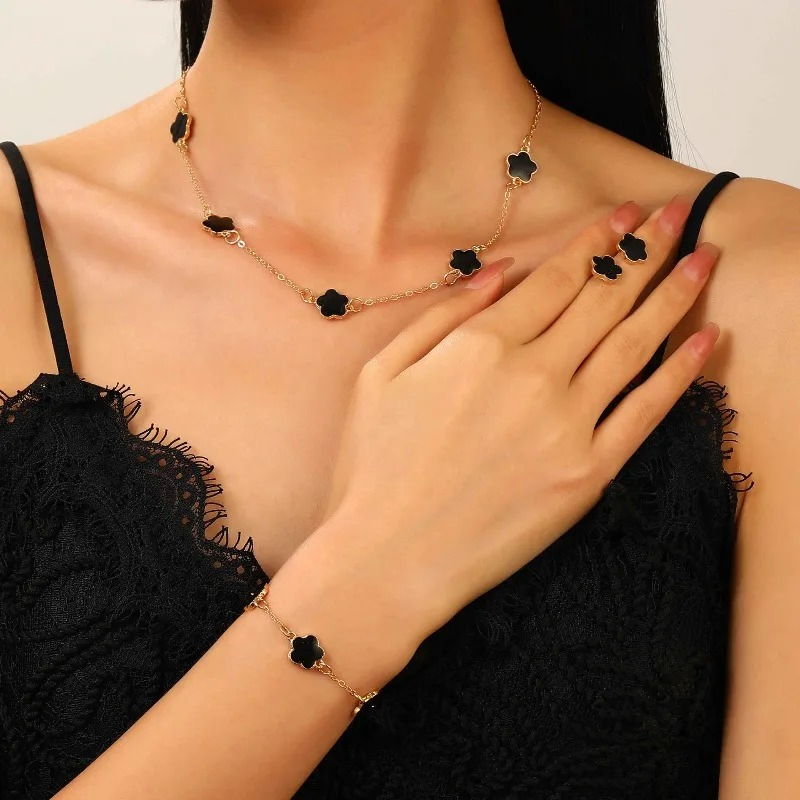 Elegant Five-leaf Clover Flower Necklace Set 