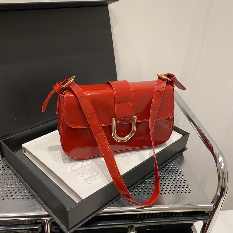 Vintage Horseshoe Buckle Shoulder Bag