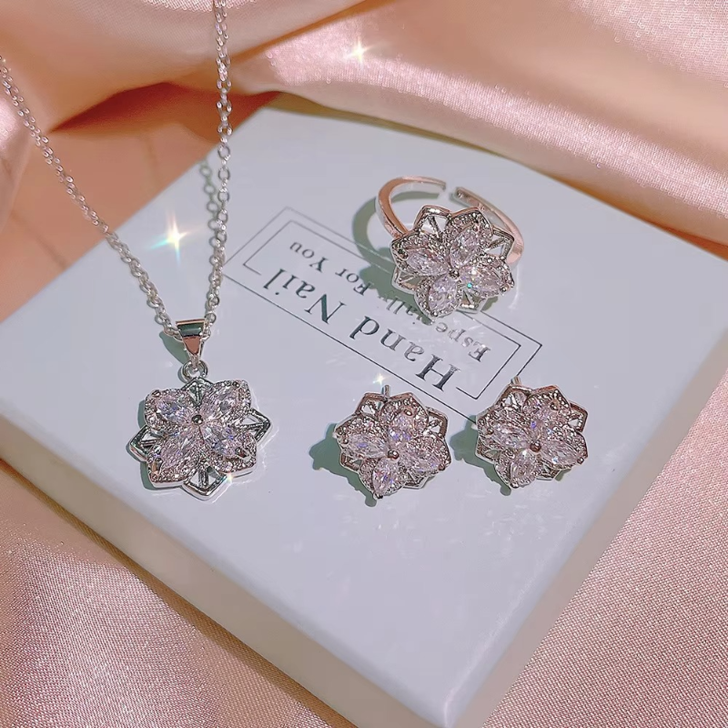 Sparkle Diamond Flower Necklace Set