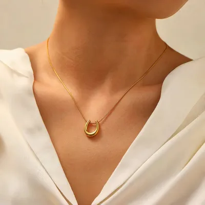 Minimalist U-shaped Horseshoe Pendant Necklace