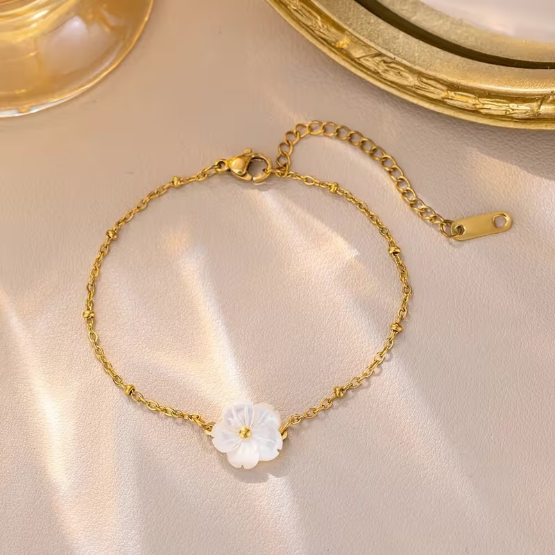 White Shell White Blossom Bracelet