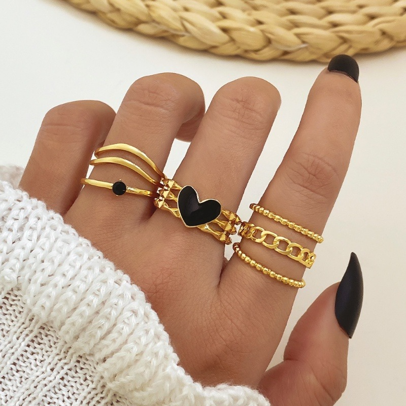 7-piece Black Heart Ring Set