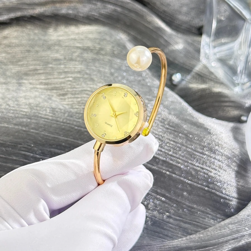 Elegant And Minimalist Small Dial with Pearl Watch