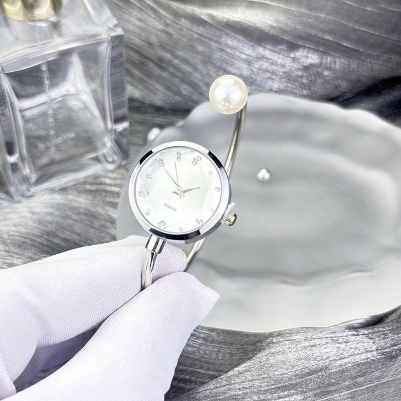 Elegant And Minimalist Small Dial with Pearl Watch