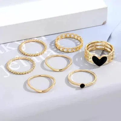 7-piece Black Heart Ring Set