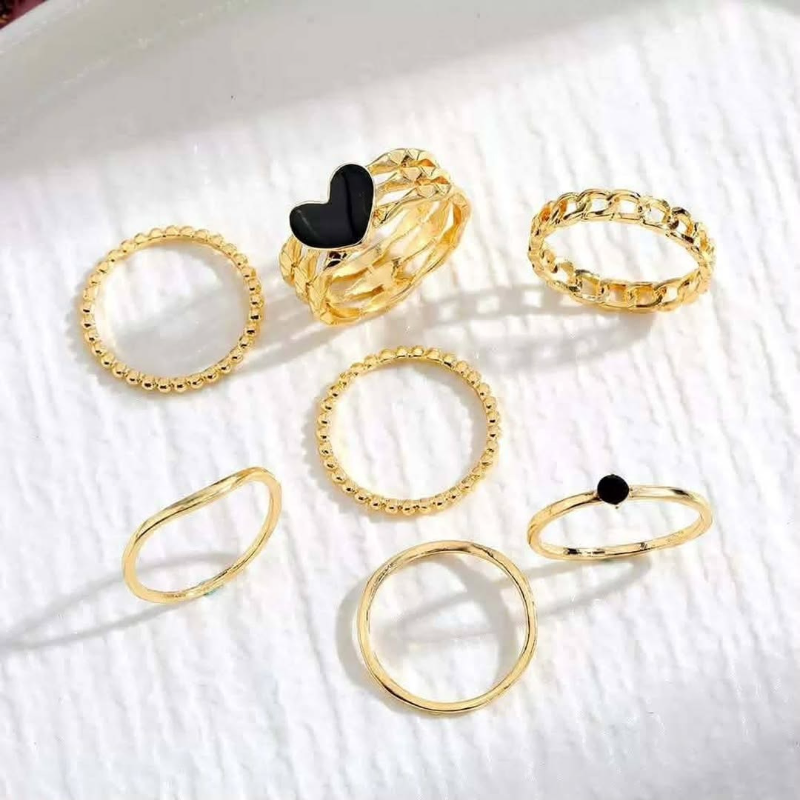 7-piece Black Heart Ring Set