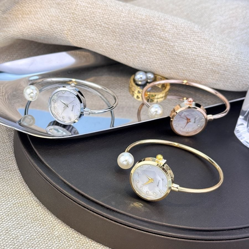 Elegant And Minimalist Small Dial with Pearl Watch