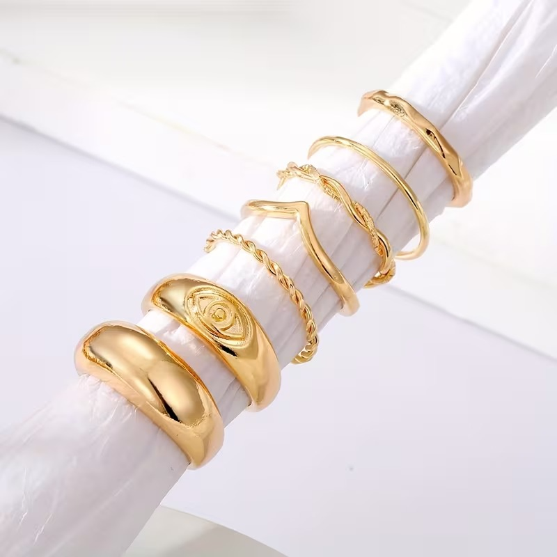 7 Pcs Elegant Eye Engraved Ring Set 
