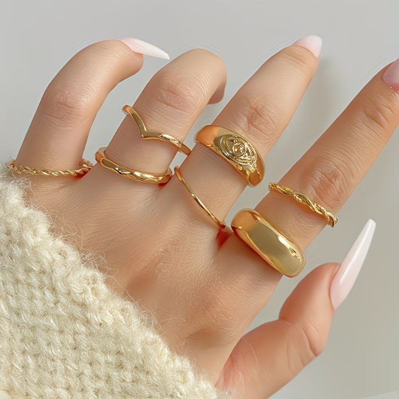 7 Pcs Elegant Eye Engraved Ring Set 