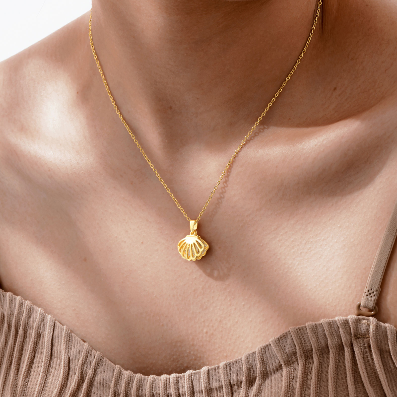 Exquisite Hollow Shell Pearl Necklace