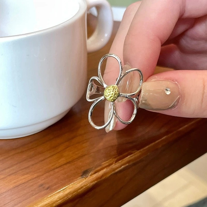 Daisy Sterling Silver Adjustable Finger Ring