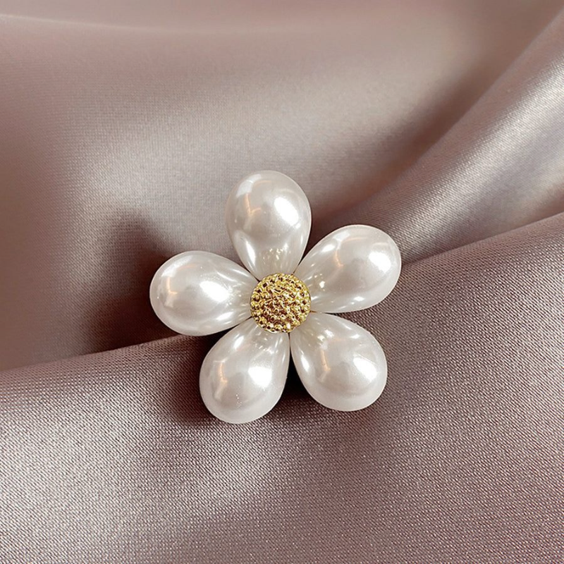 Dainty Pearl Flower Brooch