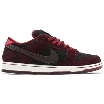 Men’s 10 Nike SB Dunk Low X Riot Skate shop 