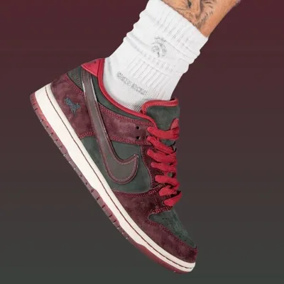 Men’s 10 Nike SB Dunk Low X Riot Skate shop 
