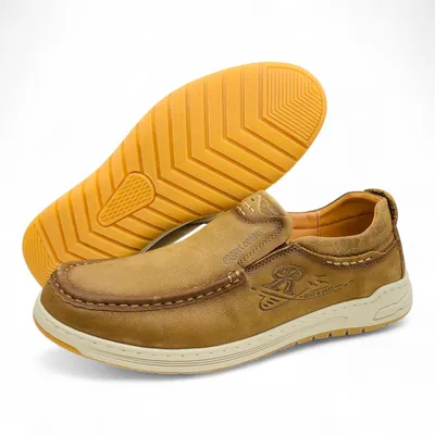 Men’s Casual Slip-On Shoes with Contrast Sole – Style and Comfort