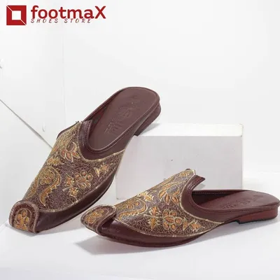 Premium Quality: Embrace premium quality with our all-leather chotti sandals