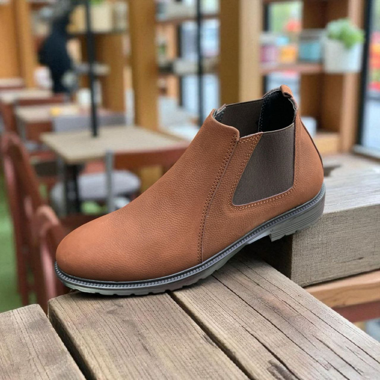 Men’s Leather Chelsea Boots – Style and Comfort
Men’s Leather Chelsea Boots – Style and Comfort