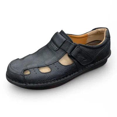 Men’s Black Leather Fisherman Sandals – Cushioned Comfort & Unique Detailing