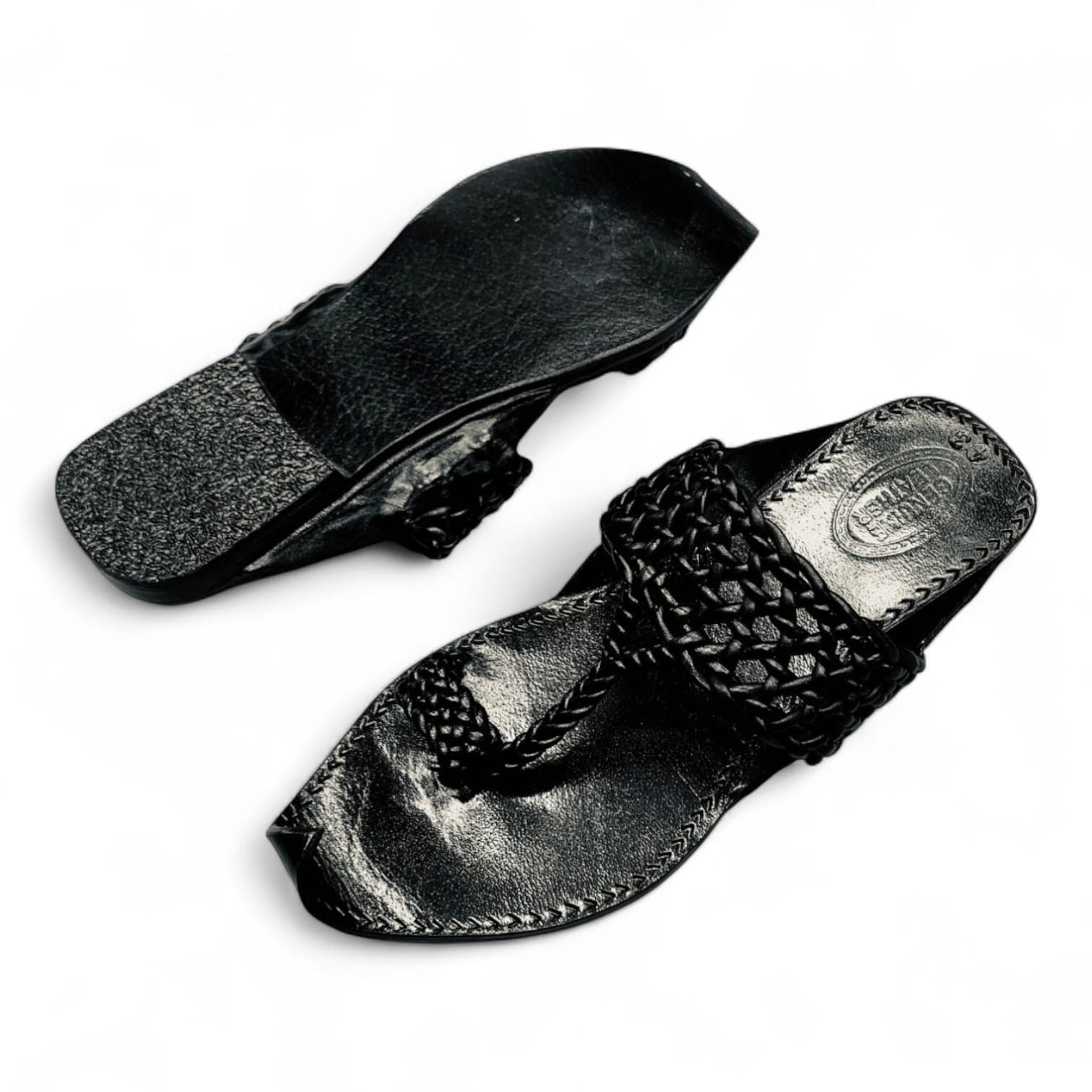 Men’s Authentic Kolhapuri Chappals – Handcrafted Leather Sandals – Timeless Style