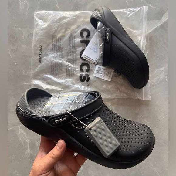 Gray Crocs-Style Clogs — Lightweight, Ventilated & Easy-Wear Comfort