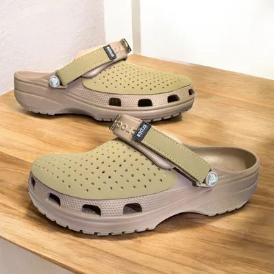 Camouflage Crocs-Style Clogs — Ventilated Comfort with Adjustable Strap |