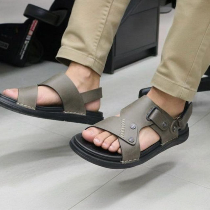 Men Leather sandals Closed-Toe Sandals Ventilated Strap Design