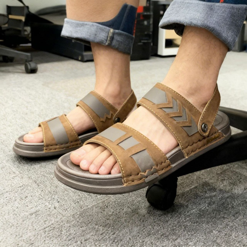 Men Leather sandals Closed-Toe Sandals Ventilated Strap Design