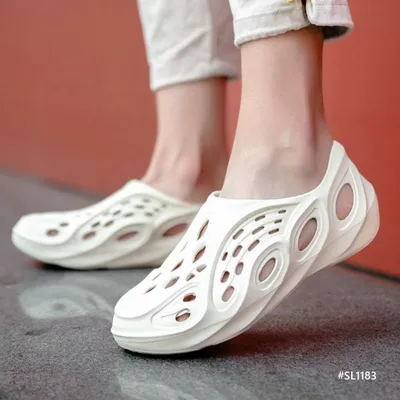 Plush Shelter Men’s Slippers