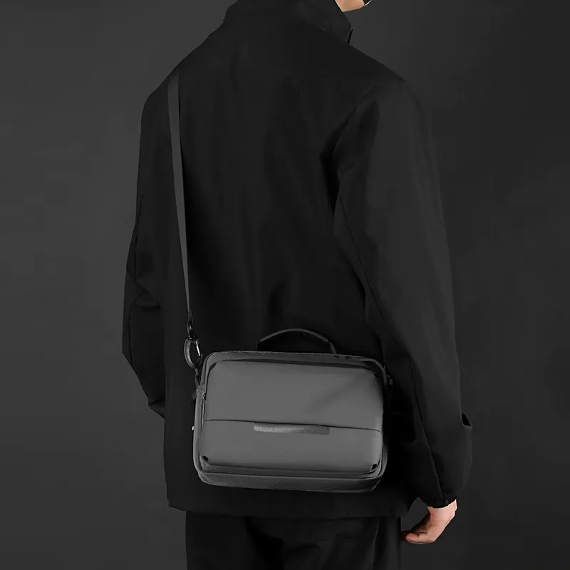 HALRIC VALE MEN'S HANDBAG