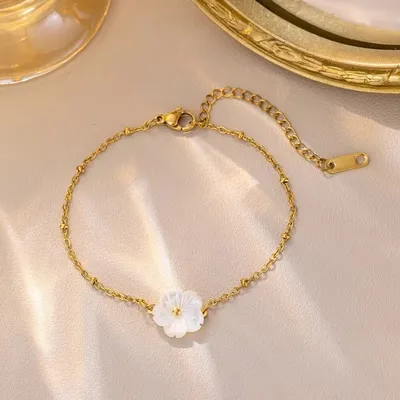 White Blossom White Shell Bracelet