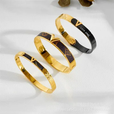 Titanium Steel Elegant Heart Gold Bangle (1 Pc)
