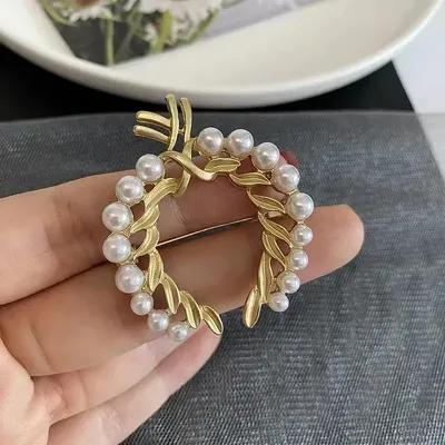 Ear Hijab Brooch / Hijab Pin Round Pearl Wheat (1 Pc)